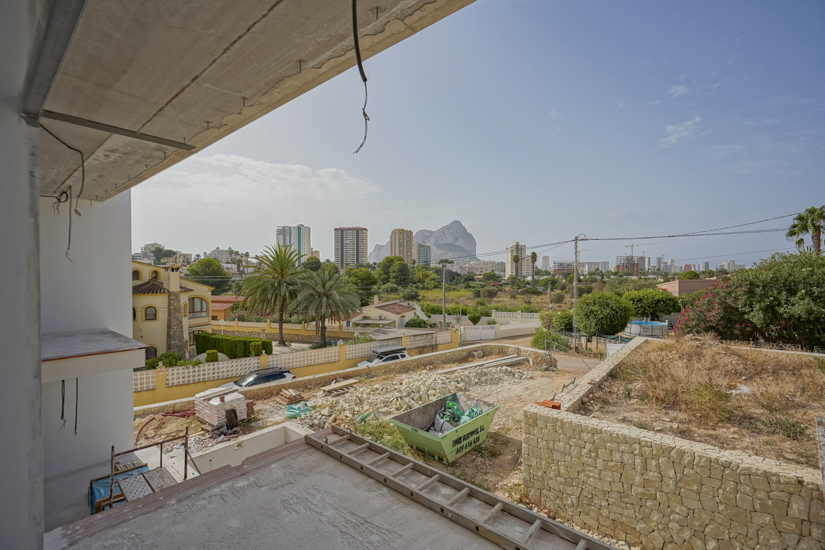 4570CAL Moderna villa de obra nueva a 500 m de la playa, en venta en Calpe