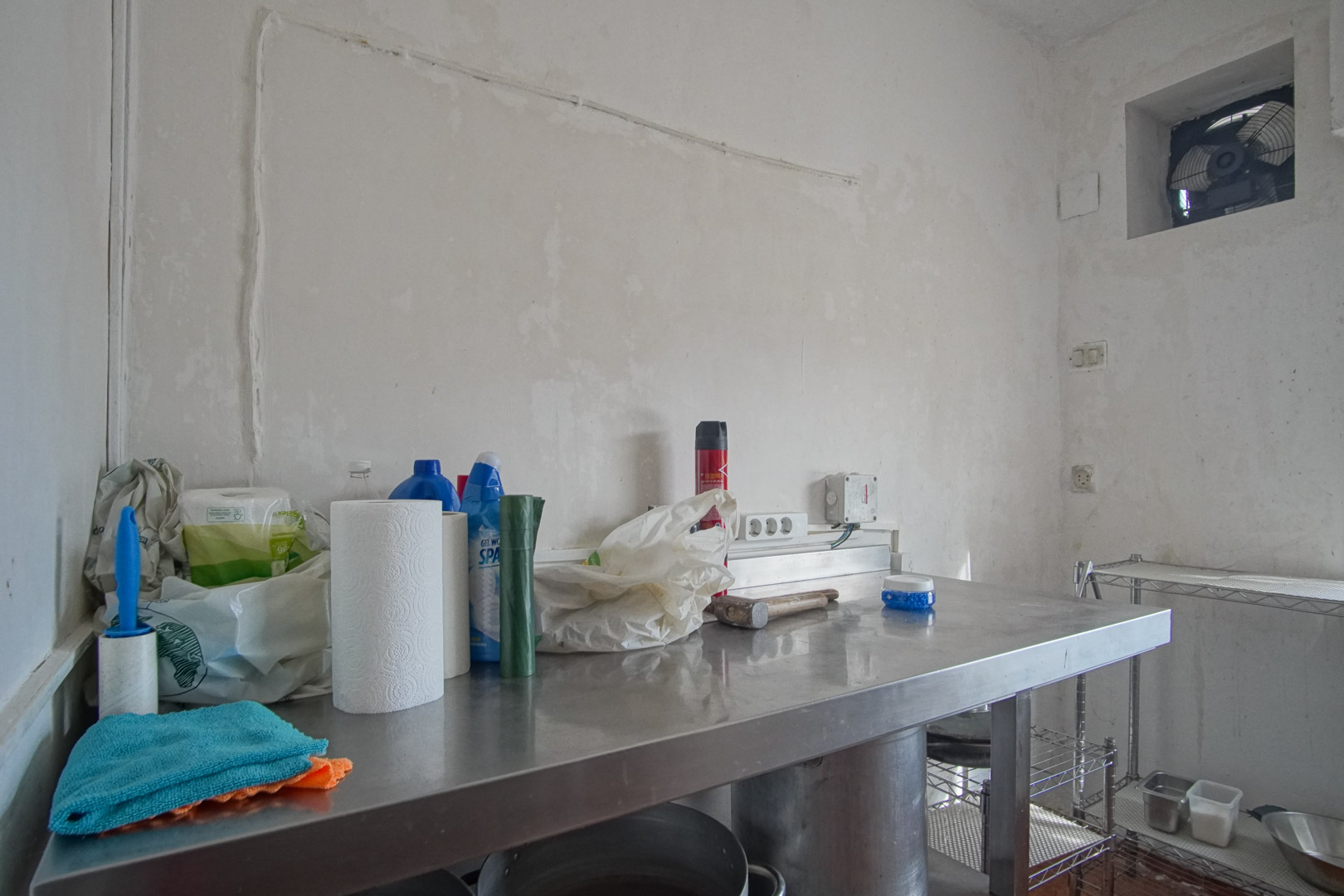 8293DEN Villa y comercio con vistas parciales al mar a la venta en Las Rotas, Denia.