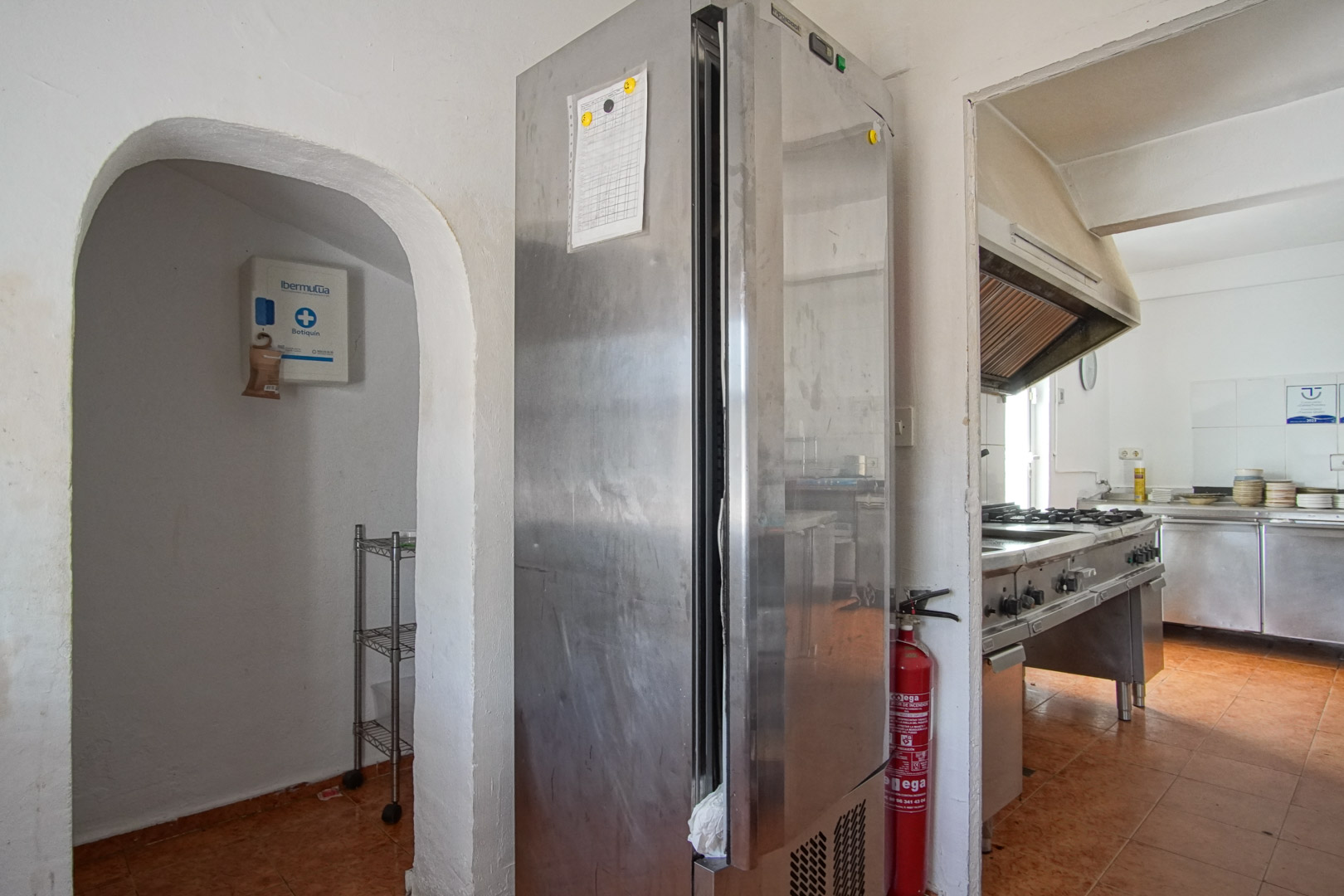 8293DEN Villa y comercio con vistas parciales al mar a la venta en Las Rotas, Denia.