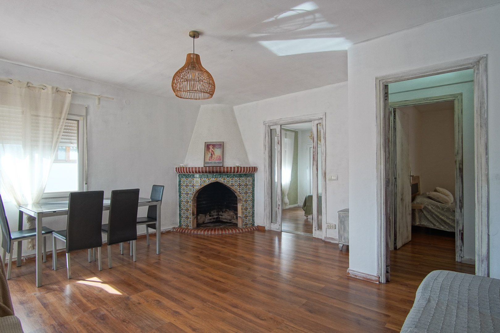 8293DEN Villa y comercio con vistas parciales al mar a la venta en Las Rotas, Denia.