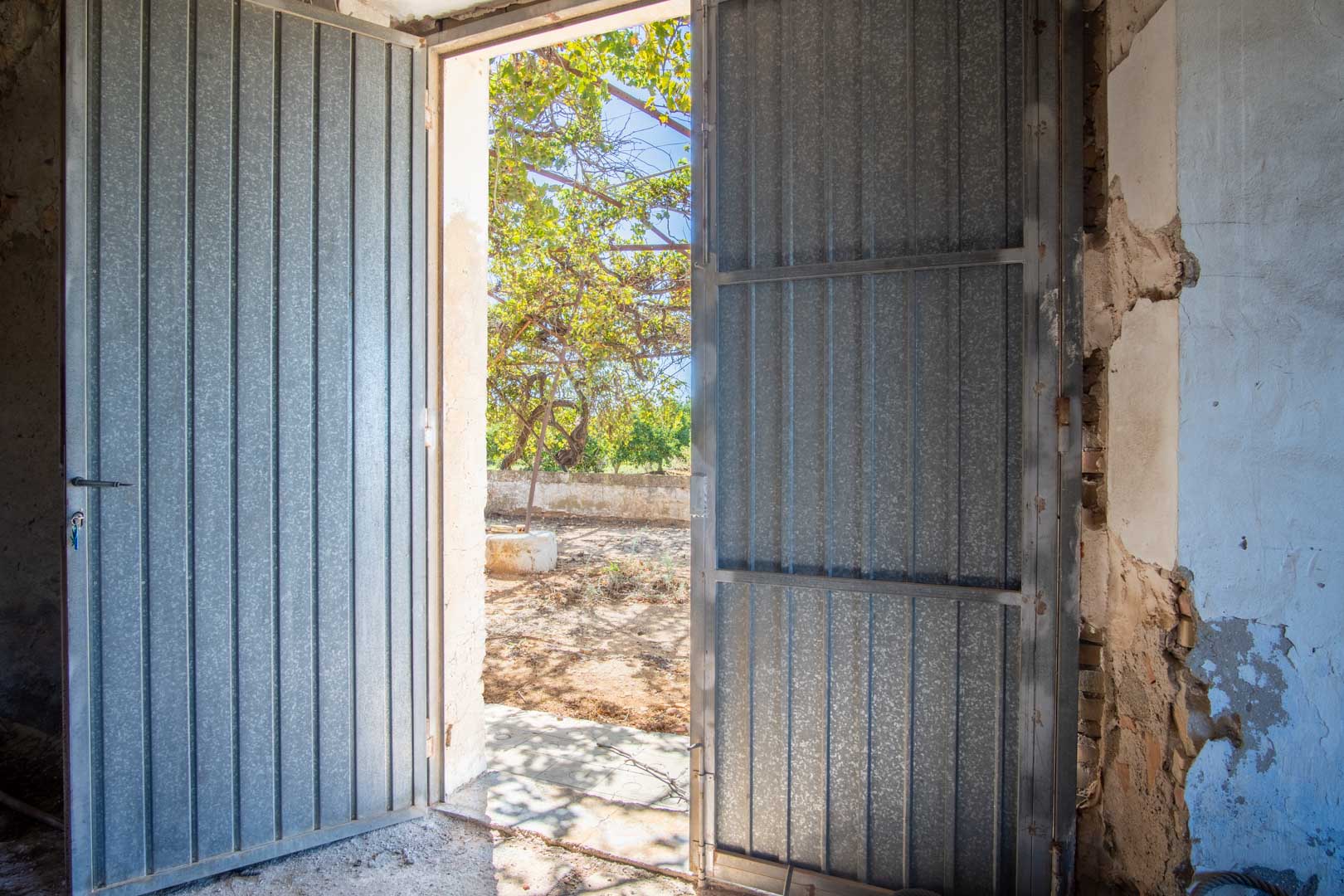 C3XY8296DEN Casa de campo para reformar con gran parcela a la venta en Denia.