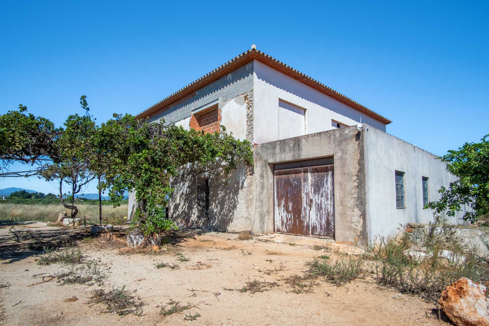 C3XY8296DEN Casa de campo para reformar con gran parcela a la venta en Denia.