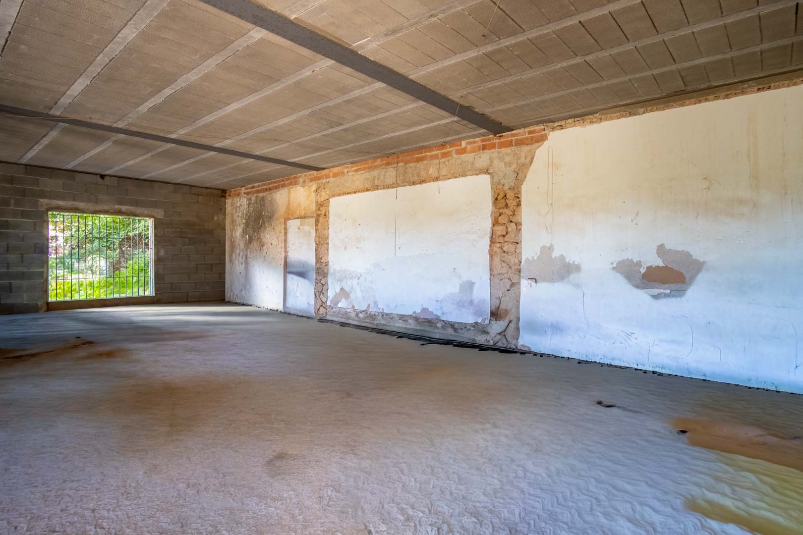 C3XY8296DEN Casa de campo para reformar con gran parcela a la venta en Denia.