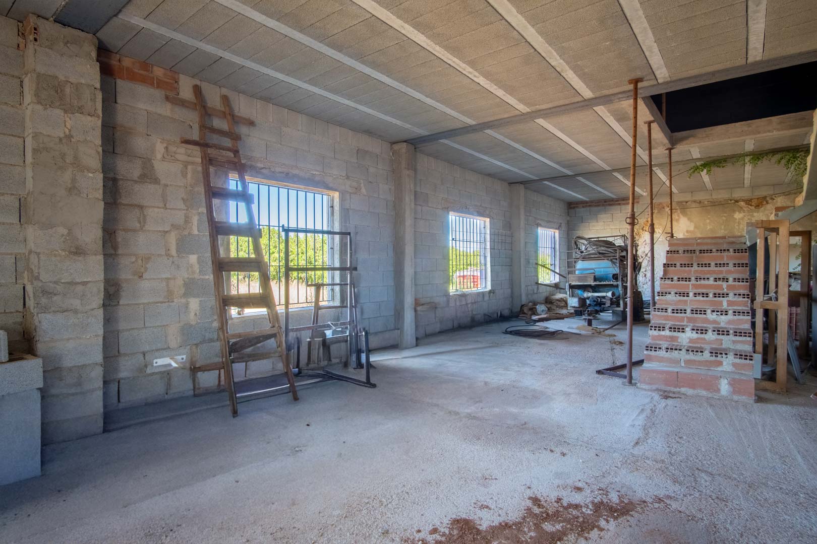 C3XY8296DEN Casa de campo para reformar con gran parcela a la venta en Denia.