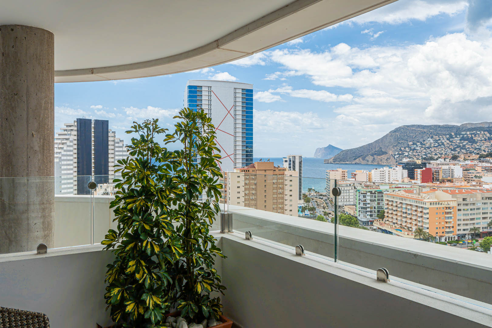 C4XY8301CAL Atico con vistas al mar a la venta en Calpe.