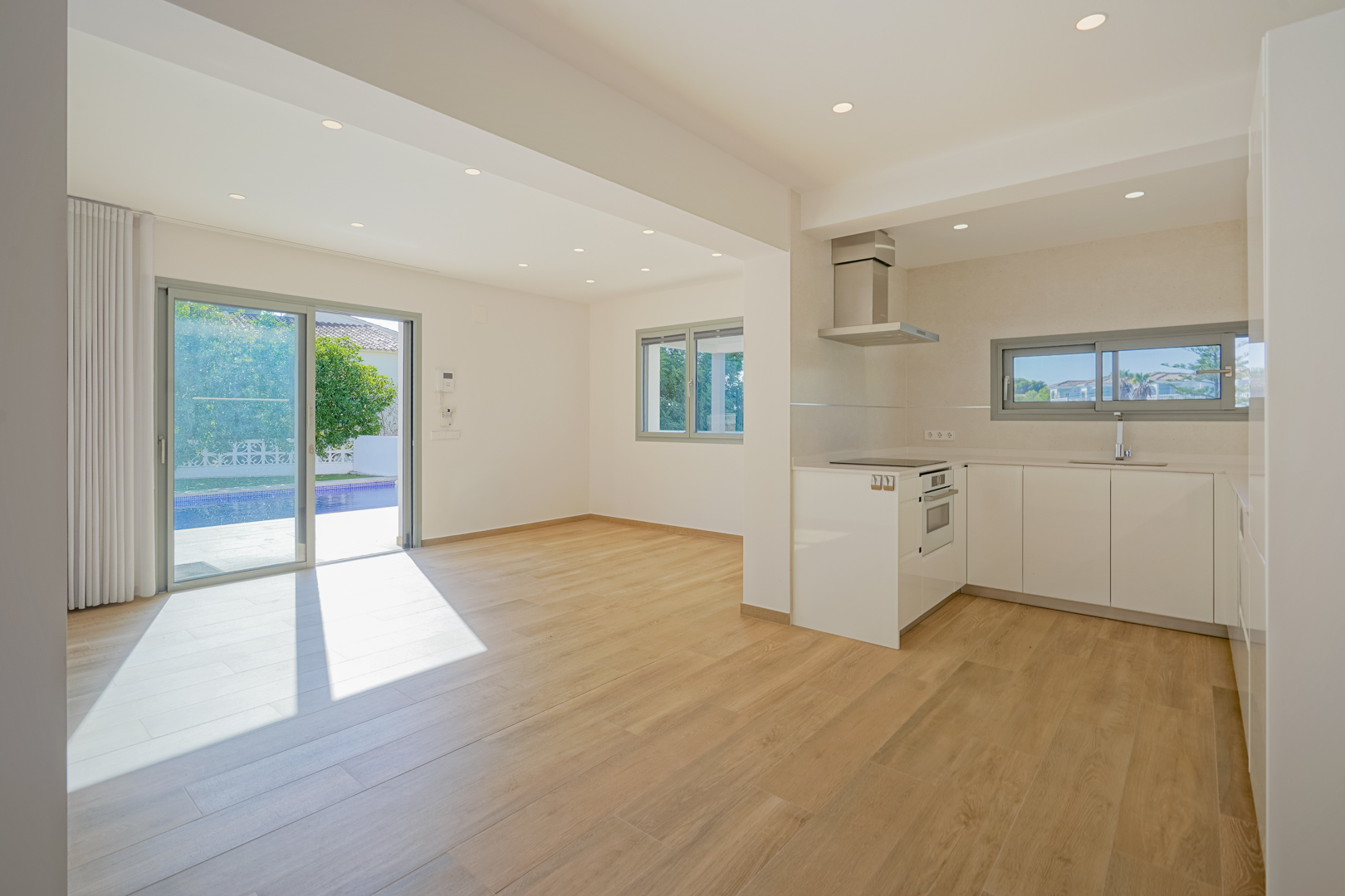 C4XY4581BEN - C4XY4581BEN Moderne Villa zum Verkauf in La Fustera Benissa