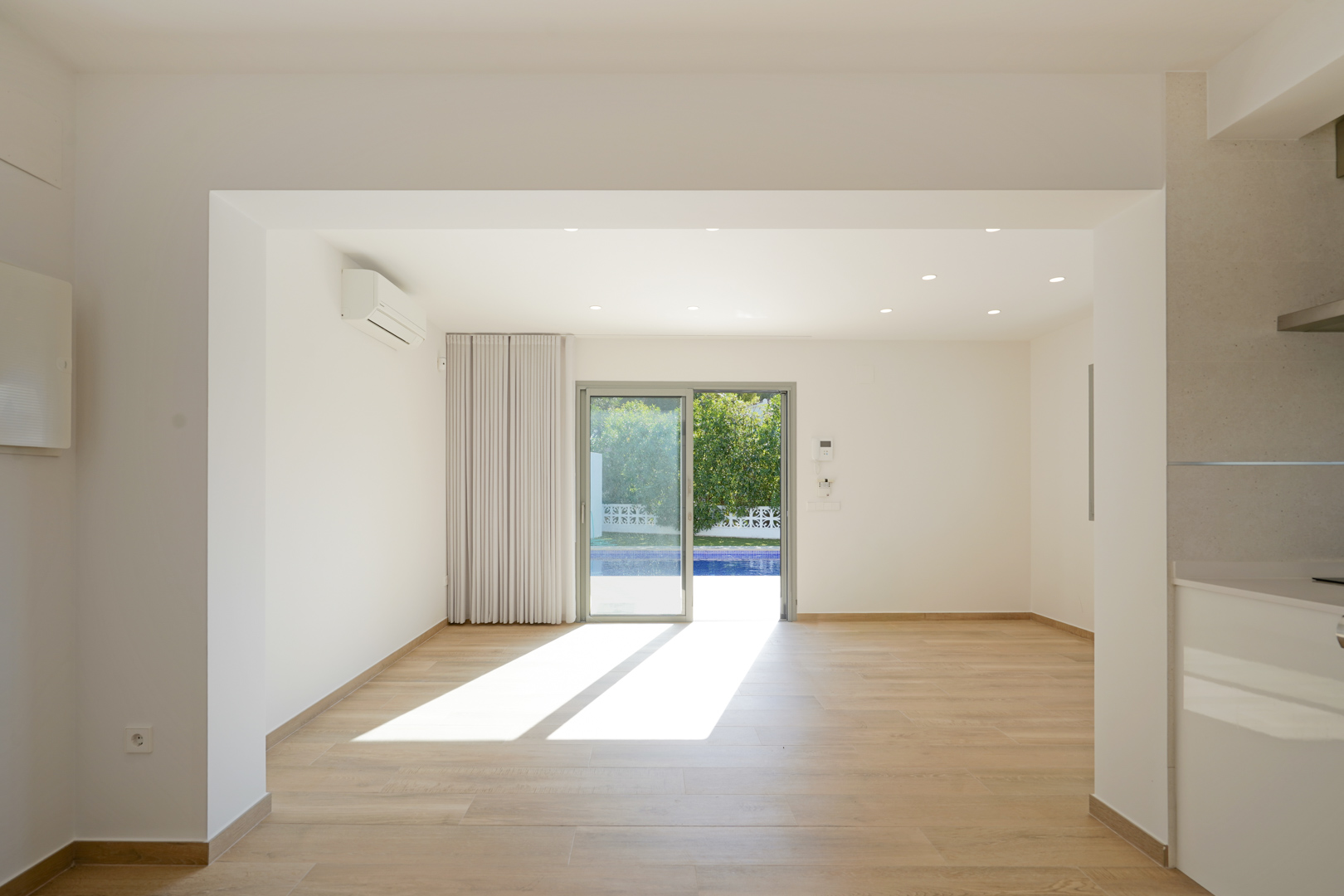 C4XY4581BEN - C4XY4581BEN Moderne Villa zum Verkauf in La Fustera Benissa