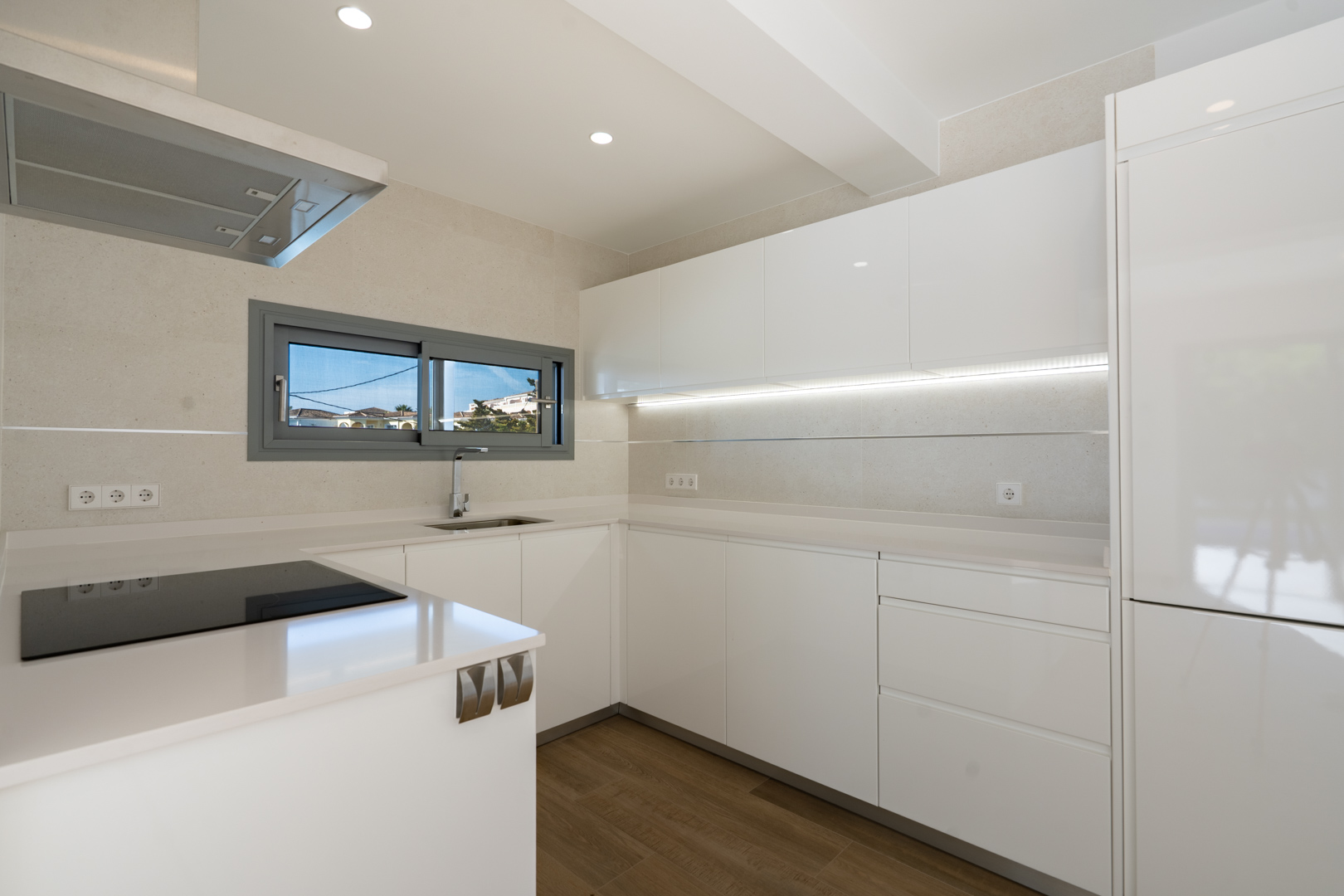 C4XY4581BEN - C4XY4581BEN Moderne Villa zum Verkauf in La Fustera Benissa