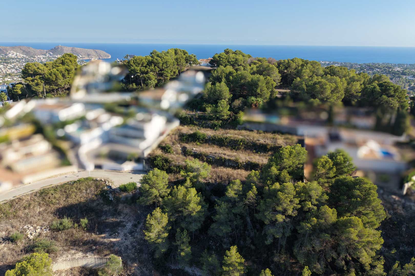 8303MOR Urban plot with open mountain views and partial glimpses of the sea, for sale in Moraira.