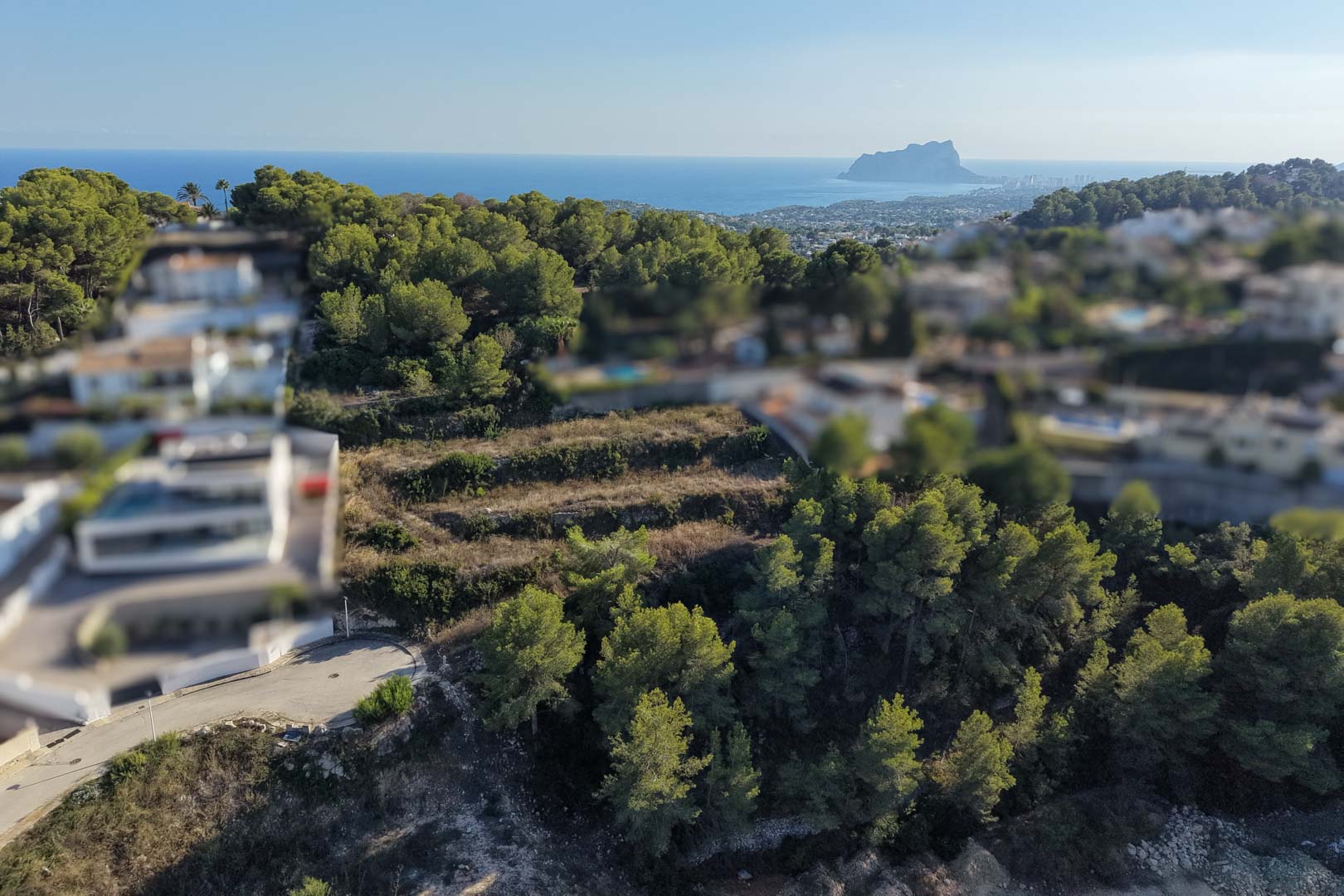 8303MOR Urban plot with open mountain views and partial glimpses of the sea, for sale in Moraira.