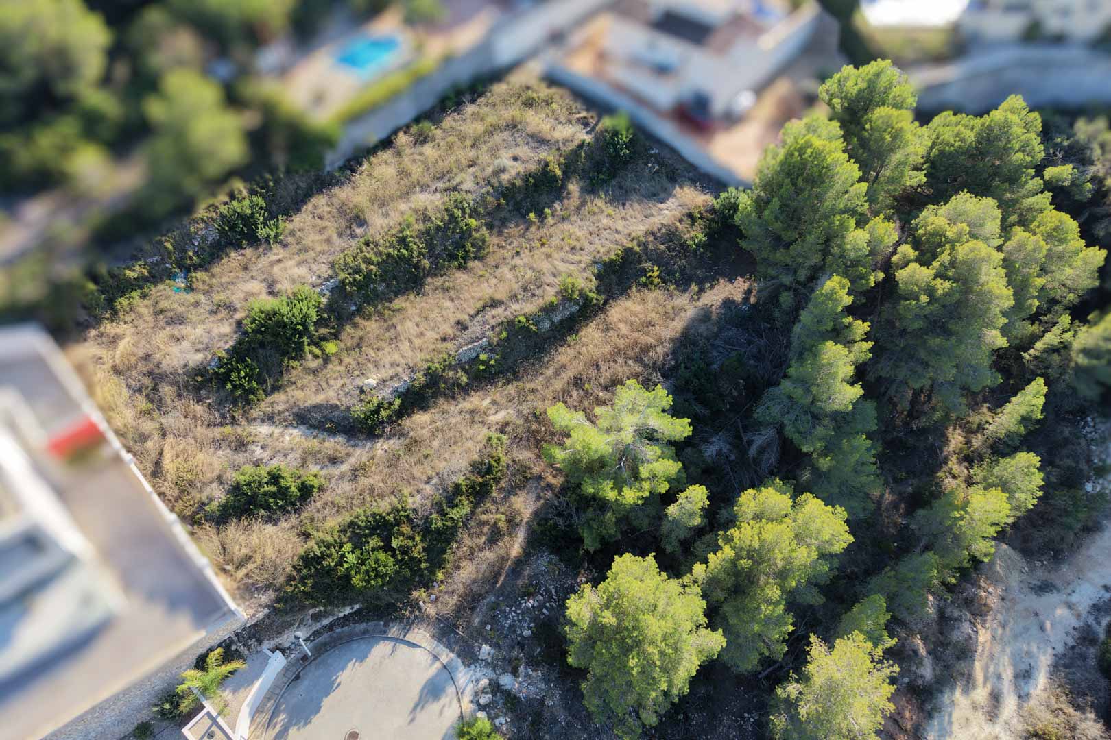 8304MOR Urban plot with open mountain views and partial glimpses of the sea, for sale in Moraira.