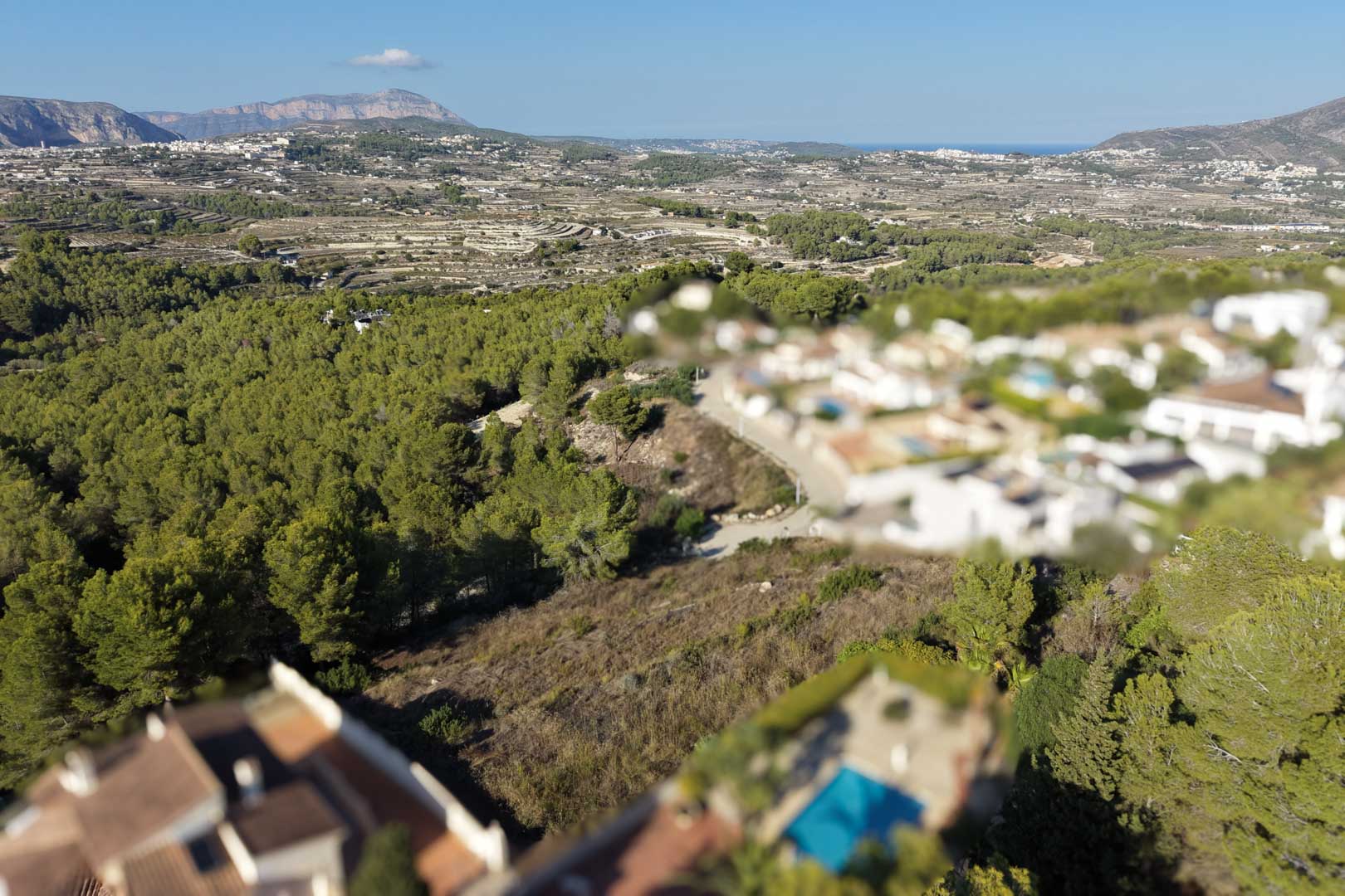 8304MOR Urban plot with open mountain views and partial glimpses of the sea, for sale in Moraira.