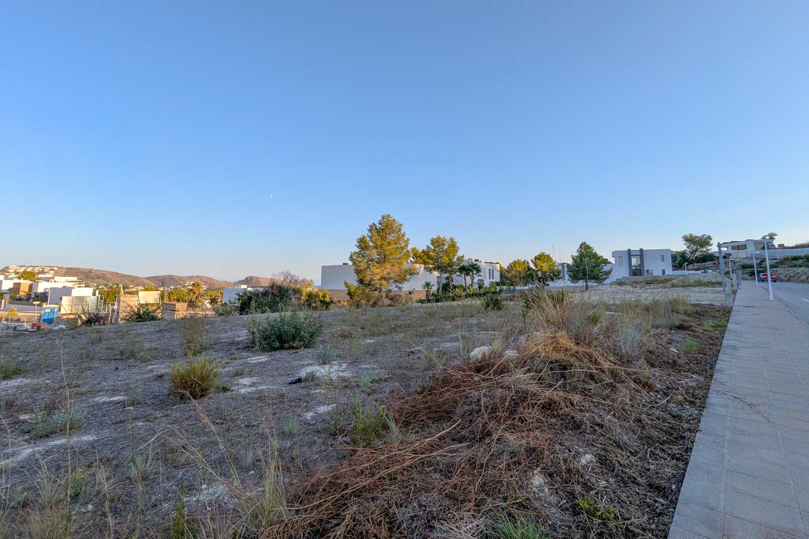 8306MOR Flat urban plot with open views of the valley and partial sea views for sale in Moraira.