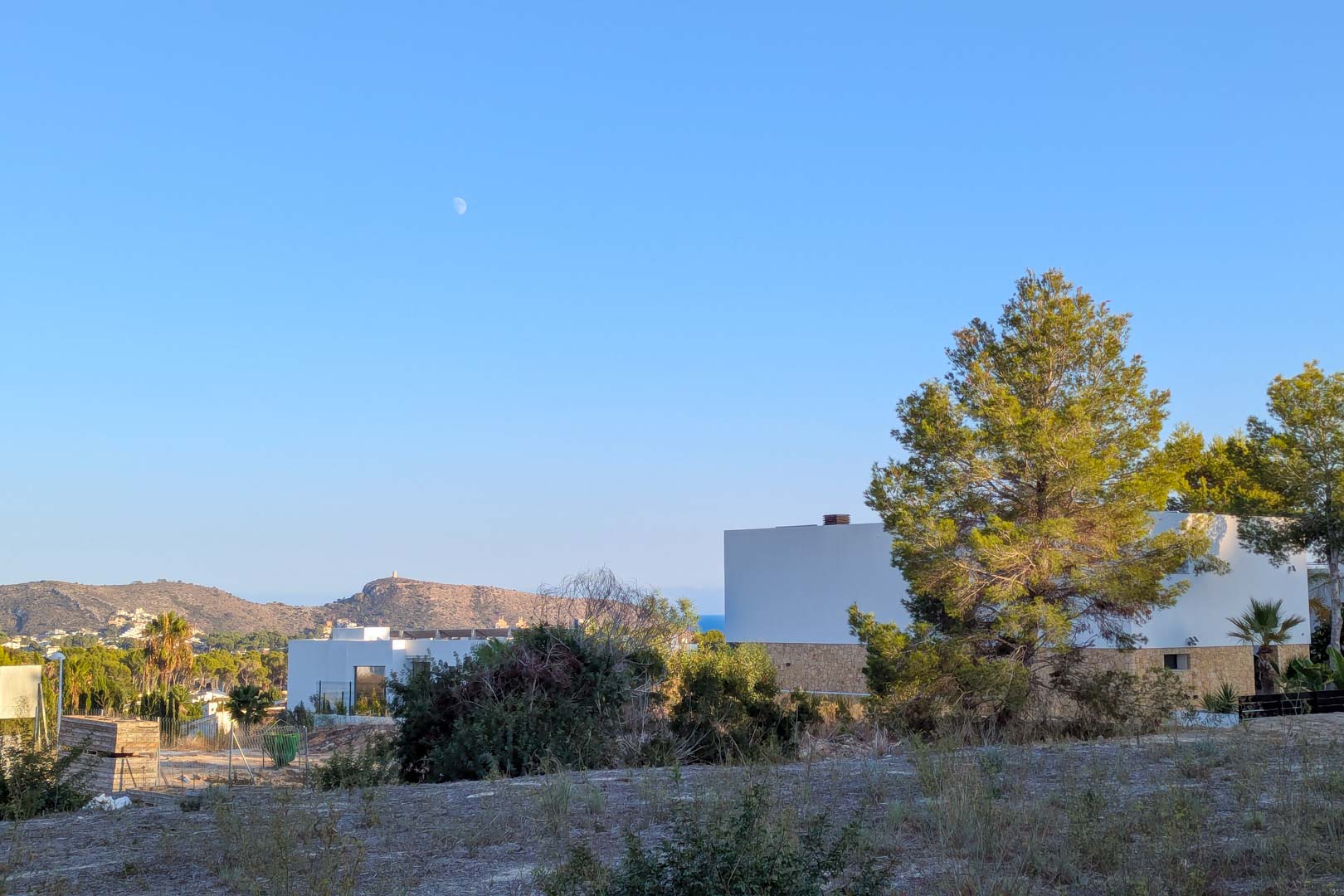 8306MOR Flat urban plot with open views of the valley and partial sea views for sale in Moraira.