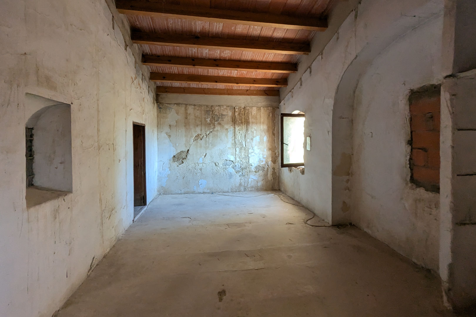 8307TEL - 8307TEL Rustic semi-detached house to renovate with a large area of ​​land for sale in Teulada.