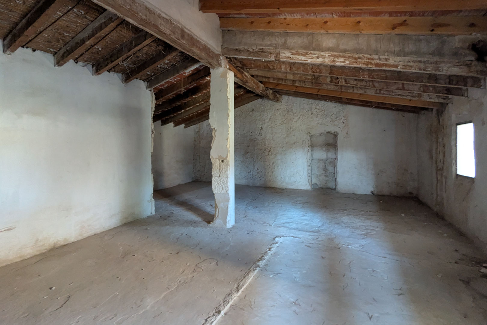 8307TEL - 8307TEL Rustic semi-detached house to renovate with a large area of ​​land for sale in Teulada.