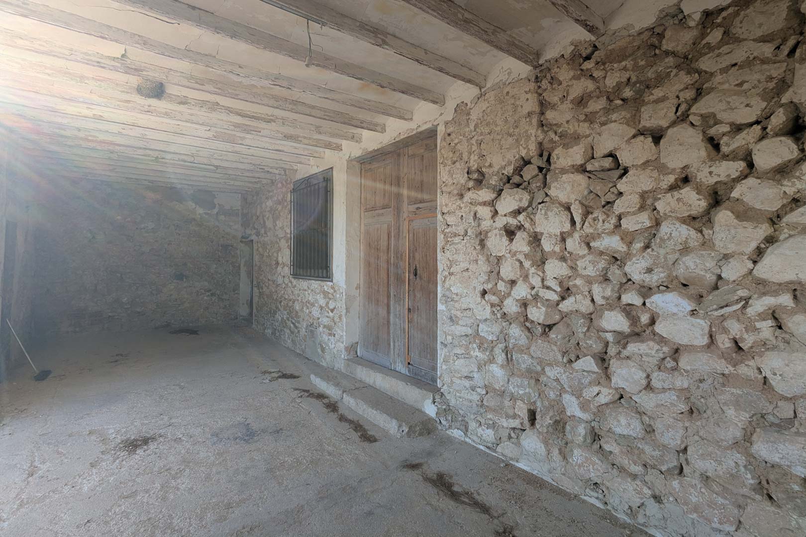 8307TEL - 8307TEL Rustic semi-detached house to renovate with a large area of ​​land for sale in Teulada.