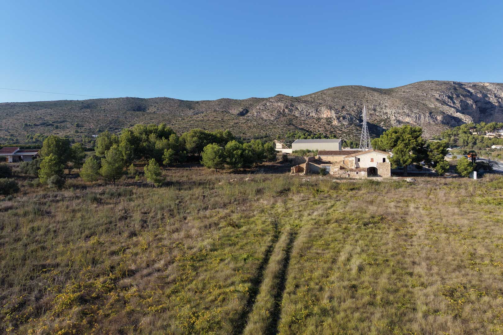 8307TEL - 8307TEL Rustic semi-detached house to renovate with a large area of ​​land for sale in Teulada.