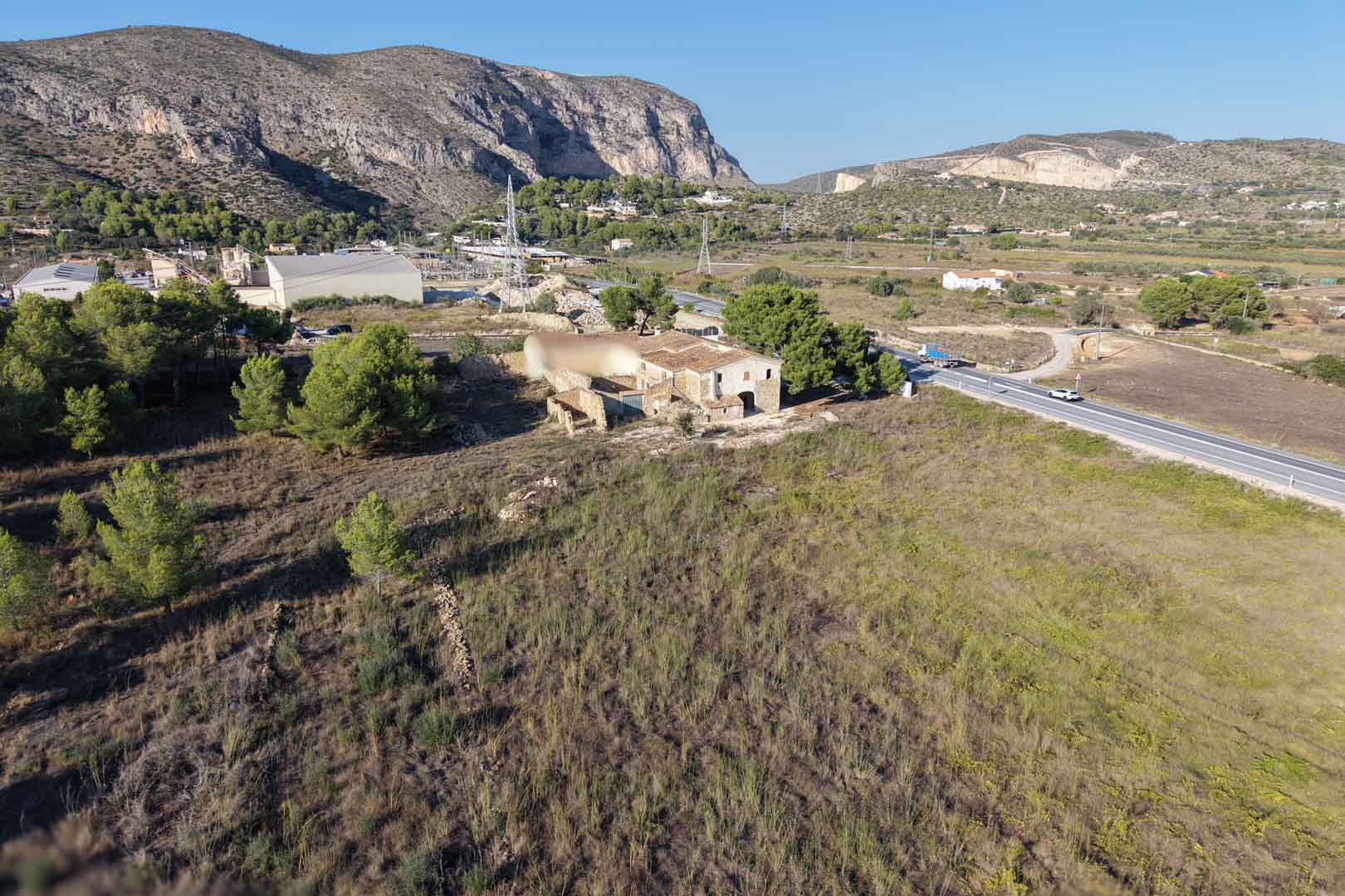 8307TEL - 8307TEL Rustic semi-detached house to renovate with a large area of ​​land for sale in Teulada.