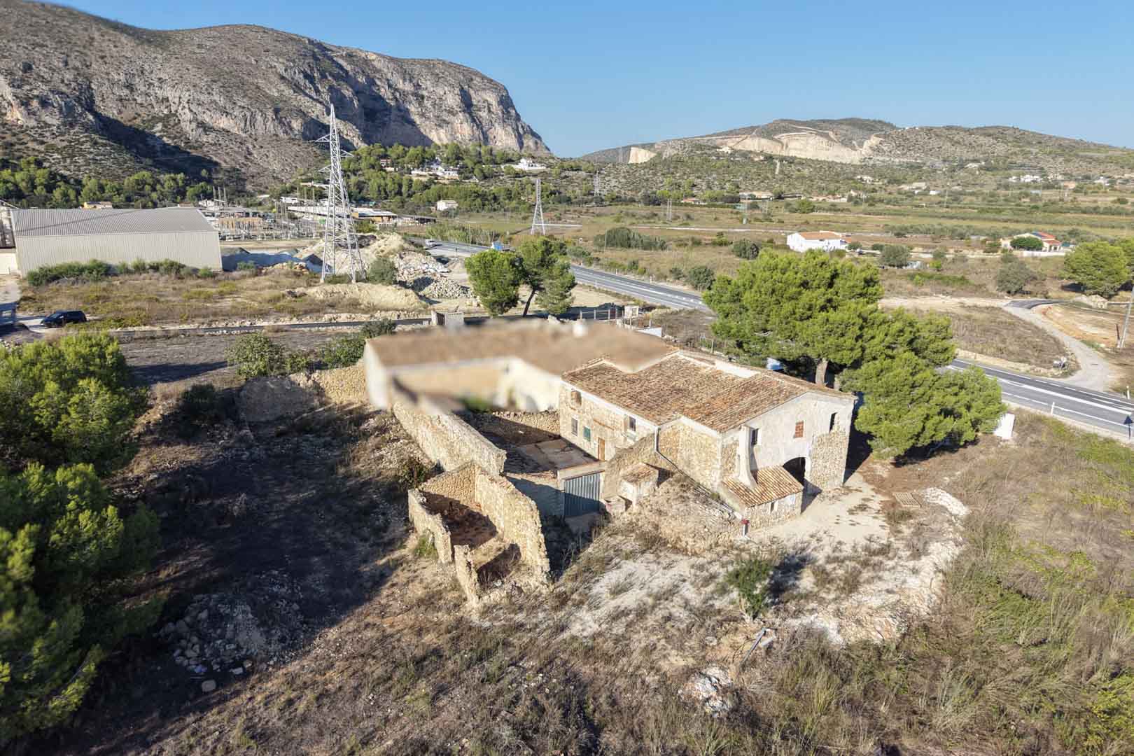 8307TEL - 8307TEL Rustic semi-detached house to renovate with a large area of ​​land for sale in Teulada.