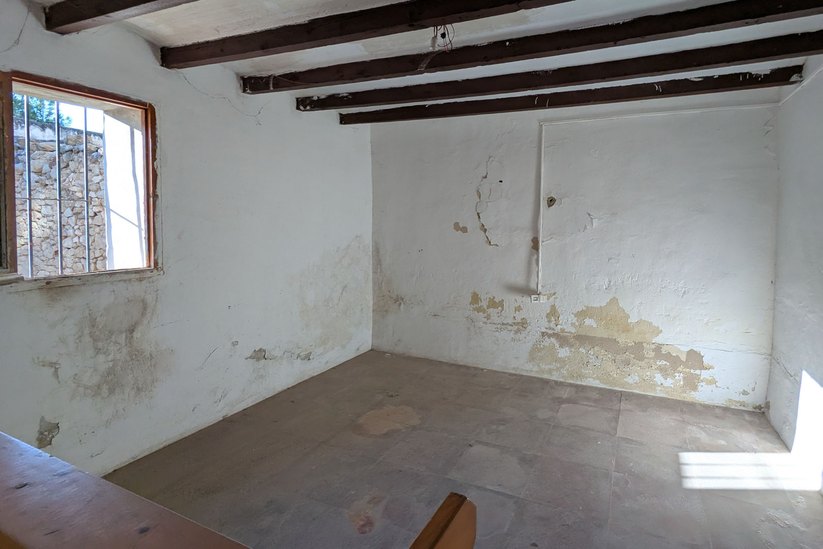 8307TEL - 8307TEL Rustic semi-detached house to renovate with a large area of ​​land for sale in Teulada.