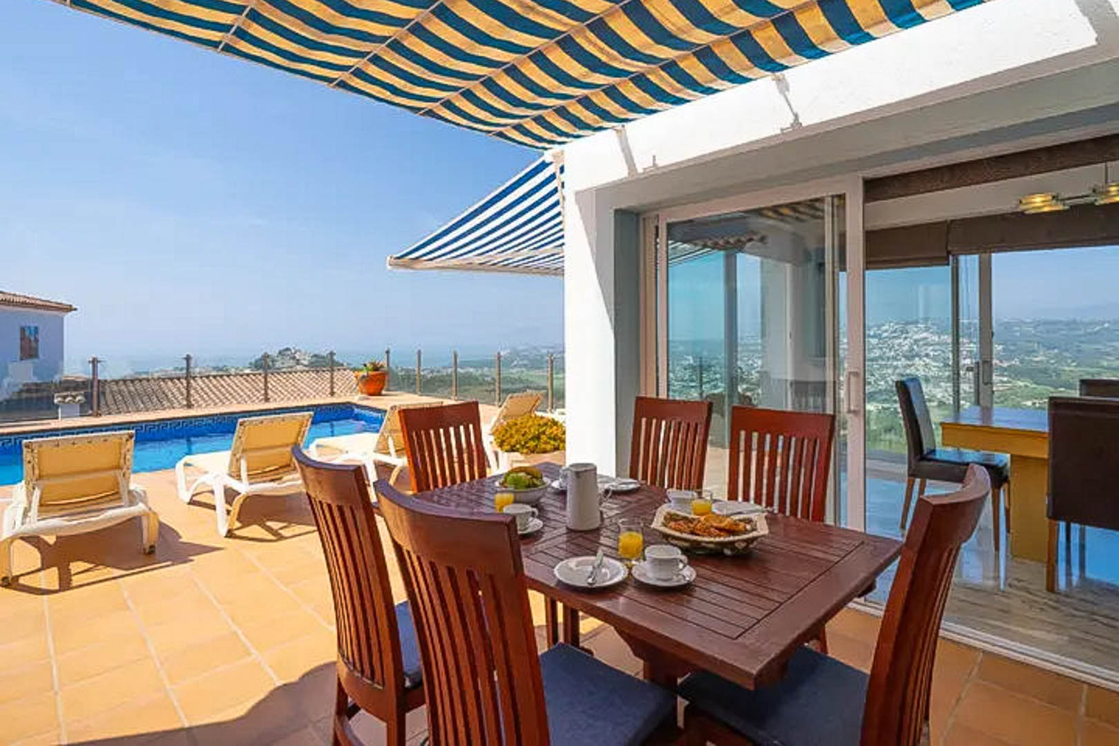 9001MOR - 9001MOR Villa con piscina y vistas al mar a la venta en Moraira.