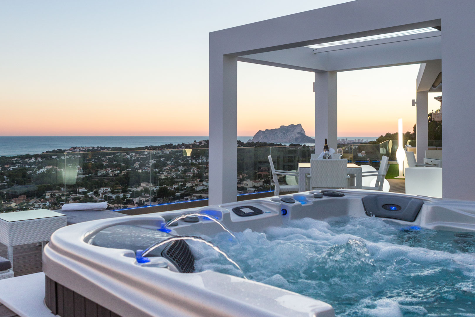 9002MOR - 9002MOR Villa moderna con vistas panoramicas al mar a la venta en Moraira.