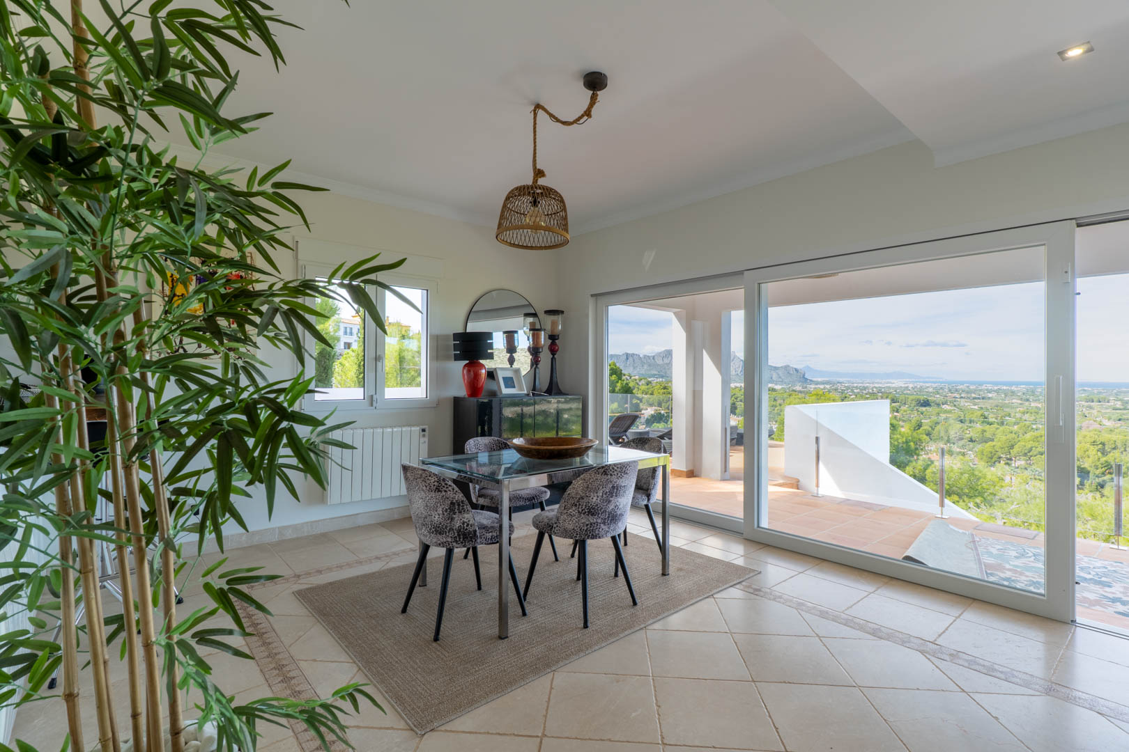 C4XY8309SEL Villa mediterranea con vistas panorámicas al mar a la venta en La Sella, Pedreguer.