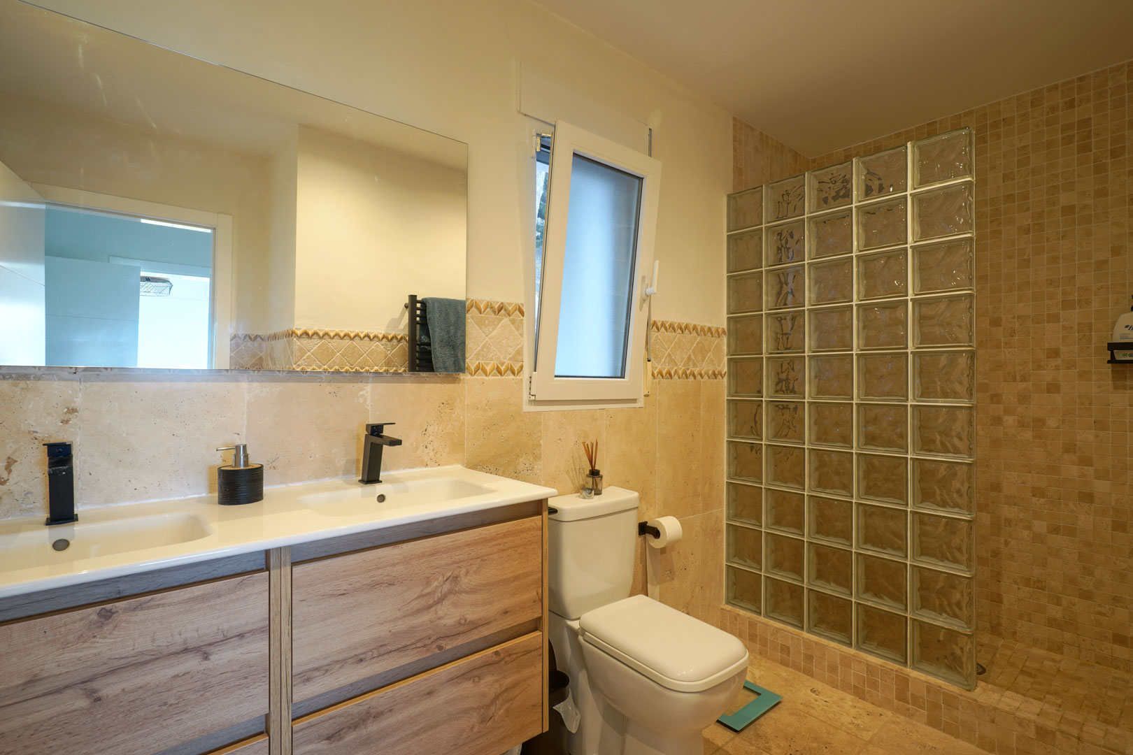 C4XY8309SEL Villa mediterranea con vistas panorámicas al mar a la venta en La Sella, Pedreguer.