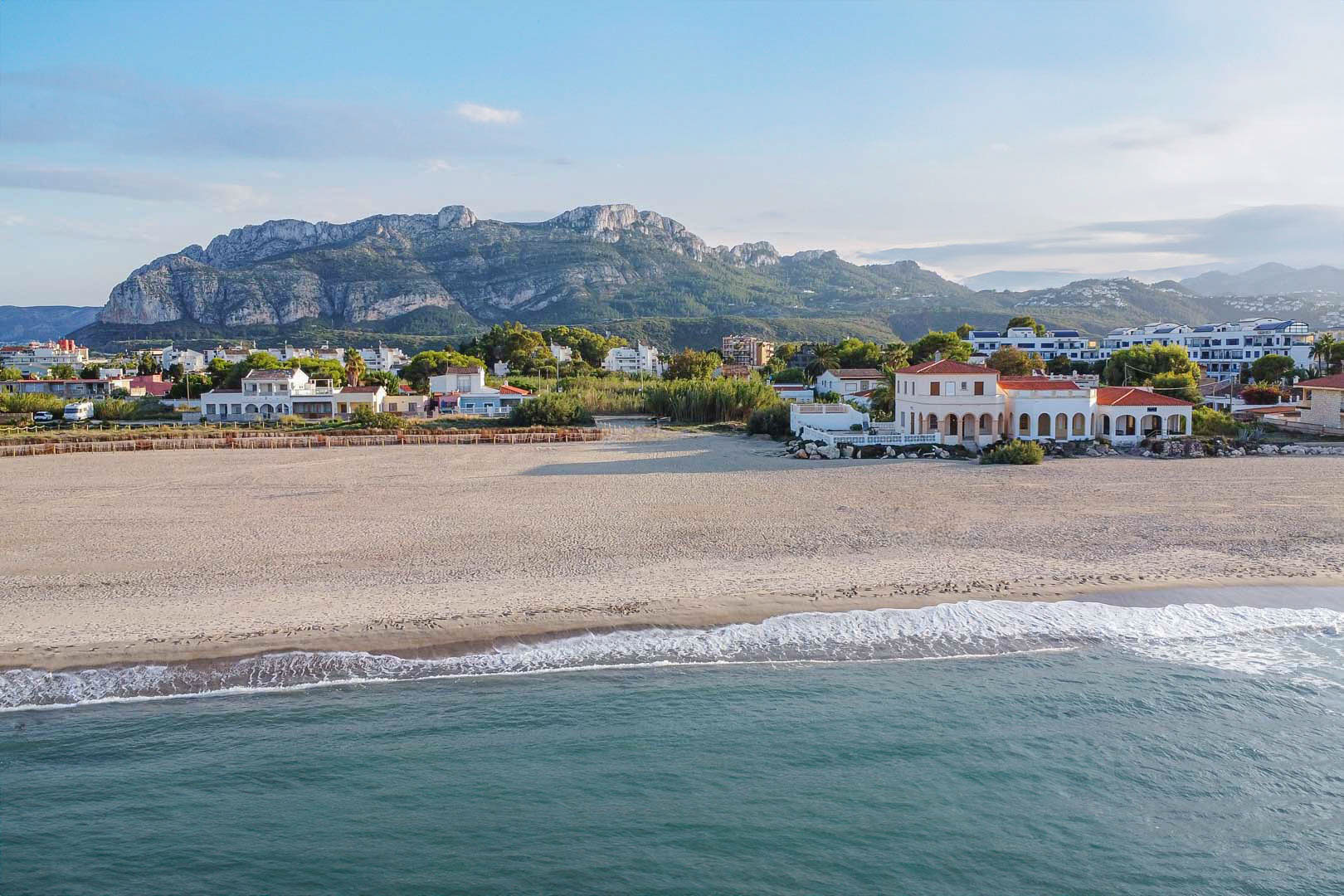 8312VER Parcela urbana a la venta en el Vergel.