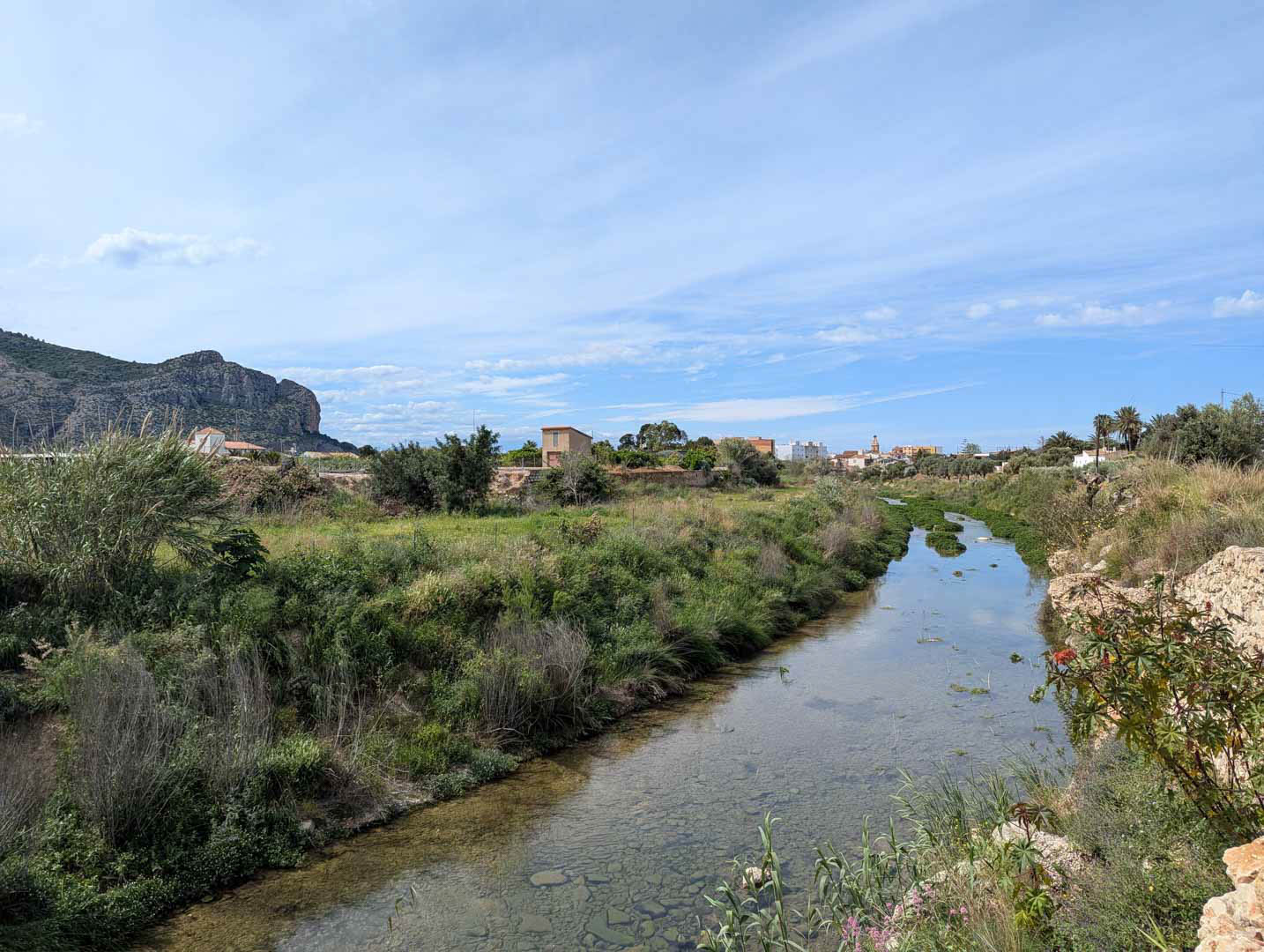 8312VER Parcela urbana a la venta en el Vergel.