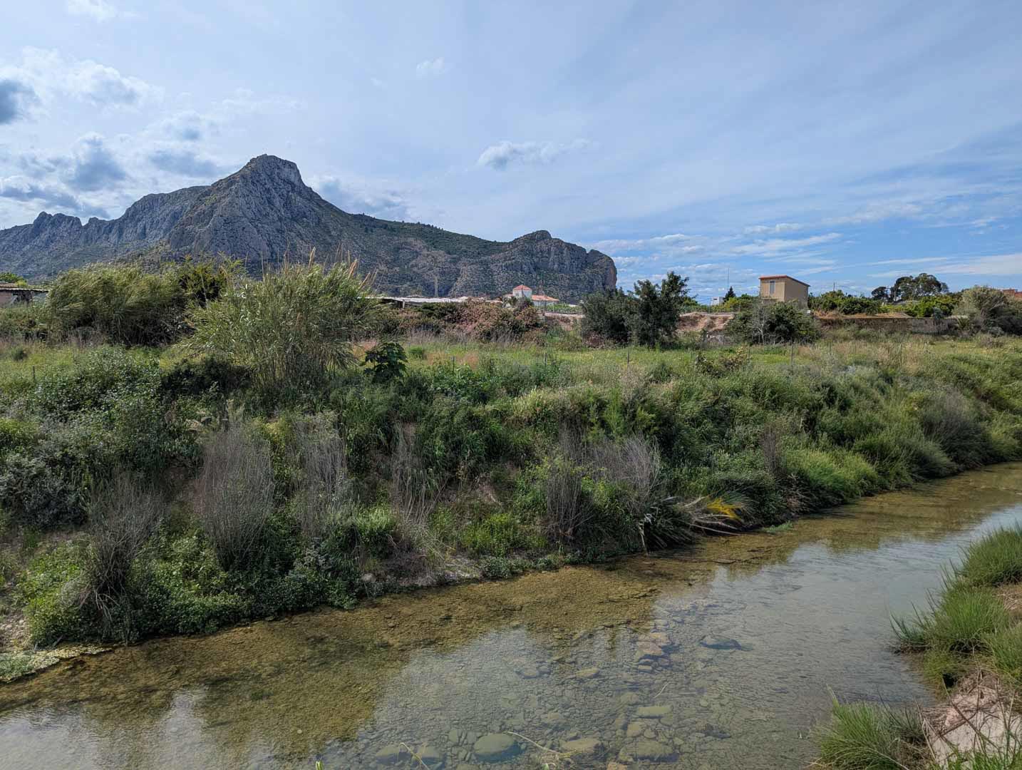 8312VER Parcela urbana a la venta en el Vergel.