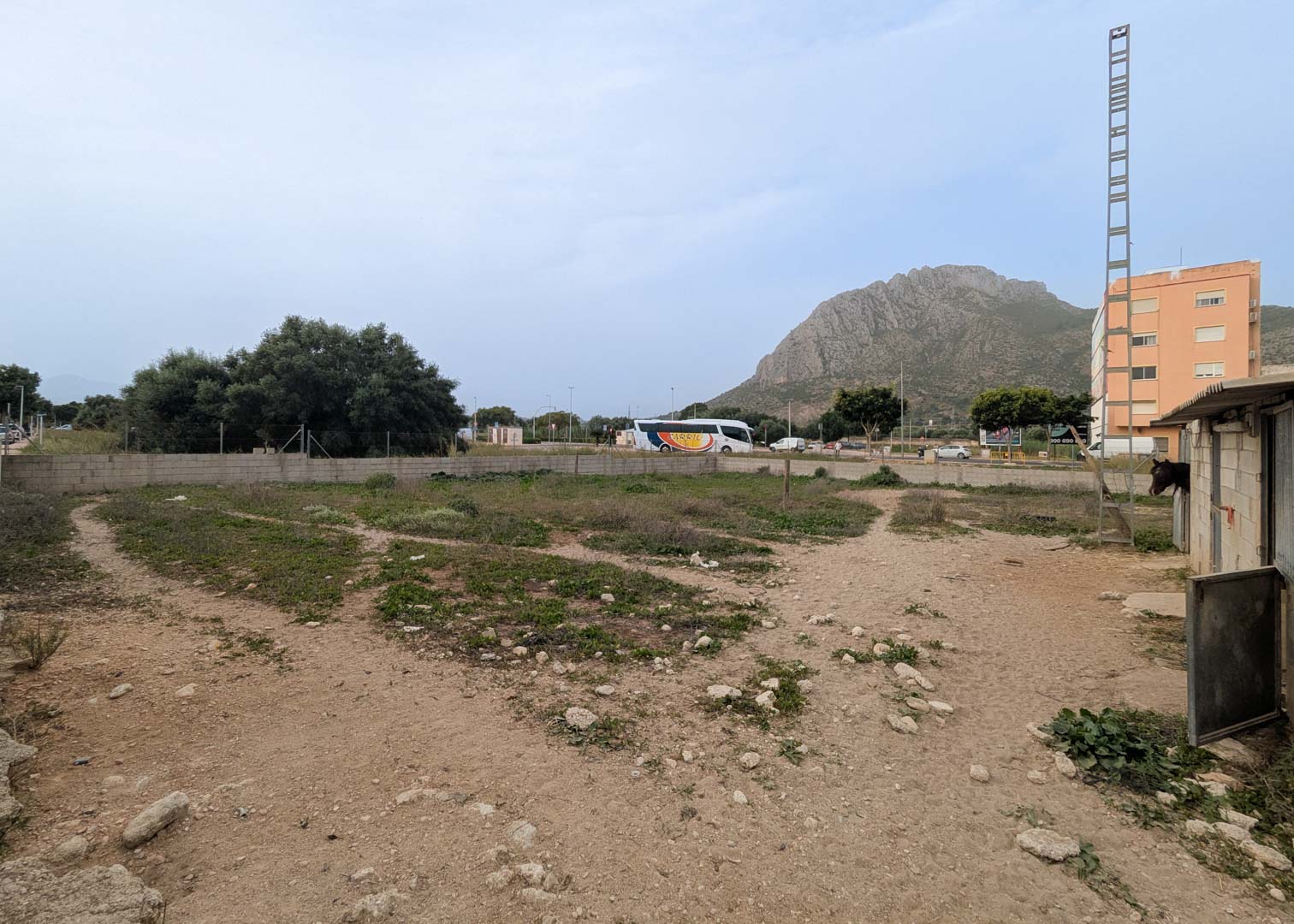 8312VER Parcela urbana a la venta en el Vergel.