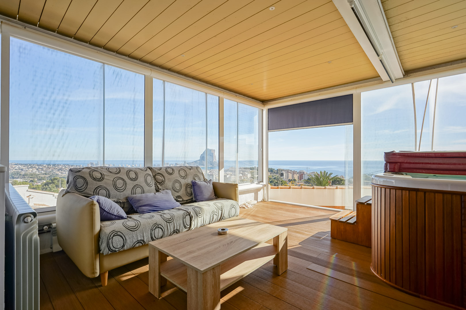 4597CAL Ruime villa met panoramisch zeezicht te koop in Calpe