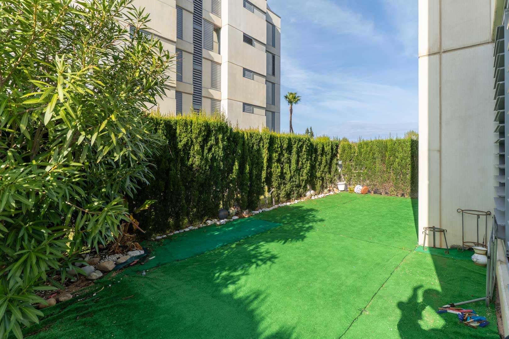 8315VER Apartamento planta baja con jardín privado y cercano a la playa, a la venta en El Vergel.