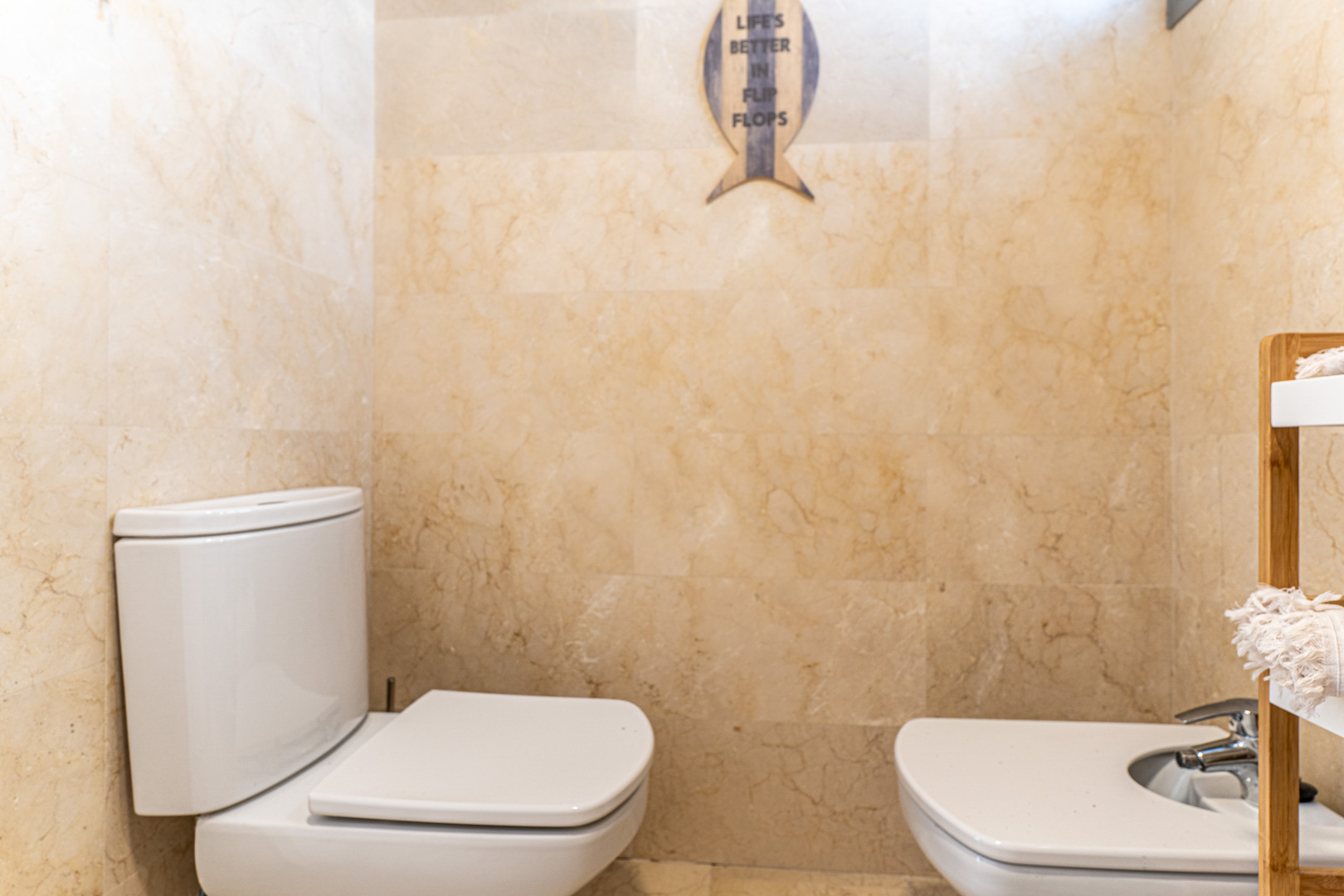 8315VER Apartamento planta baja con jardín privado y cercano a la playa, a la venta en El Vergel.