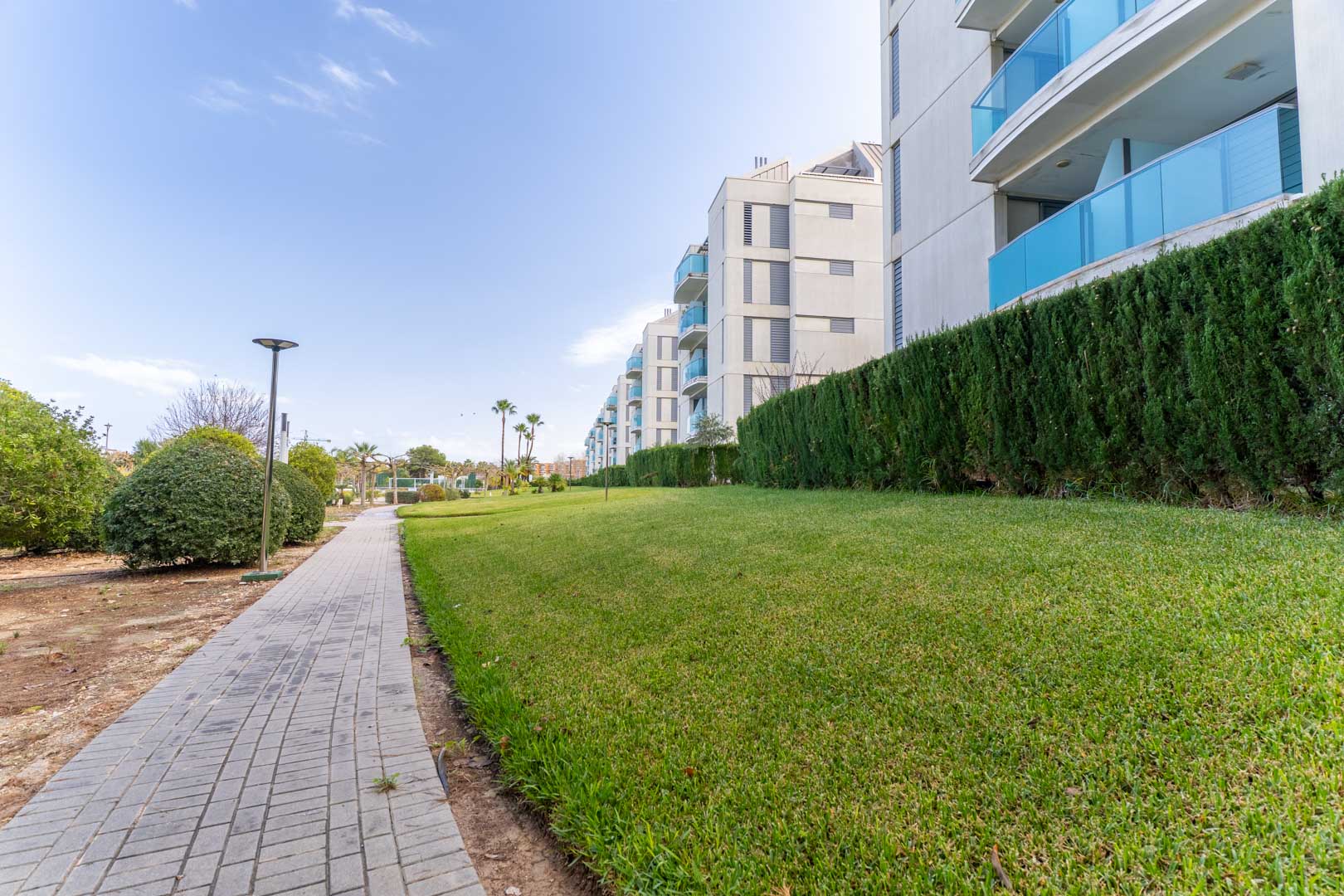 8315VER Apartamento planta baja con jardín privado y cercano a la playa, a la venta en El Vergel.