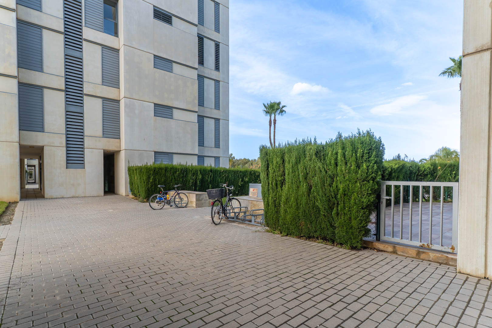 8315VER Apartamento planta baja con jardín privado y cercano a la playa, a la venta en El Vergel.