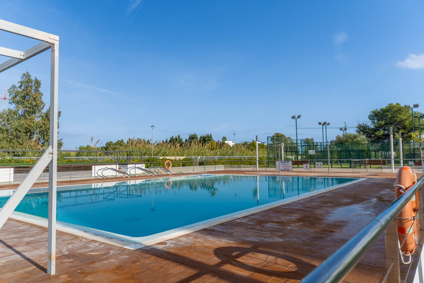 8315VER Apartamento planta baja con jardín privado y cercano a la playa, a la venta en El Vergel.