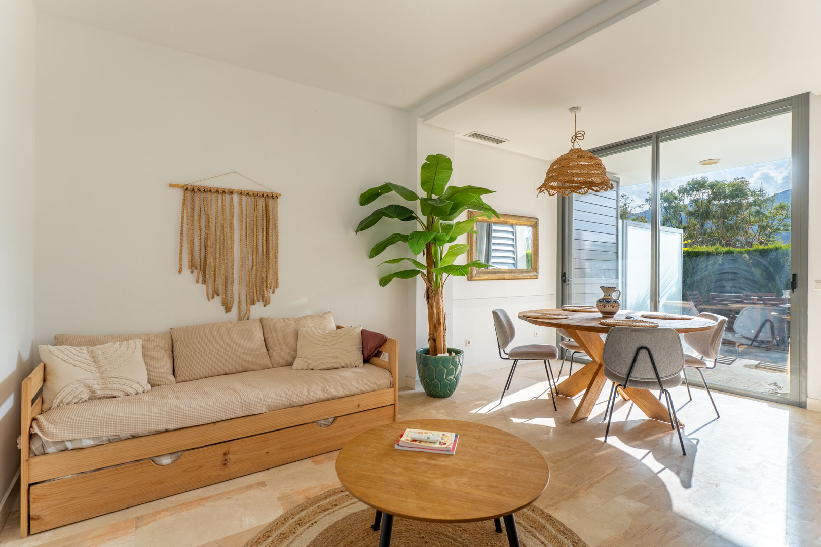 8315VER Apartamento planta baja con jardín privado y cercano a la playa, a la venta en El Vergel.