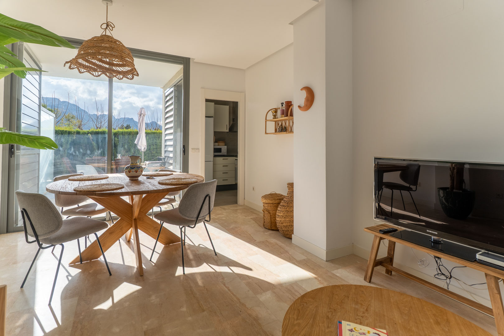 8315VER Apartamento planta baja con jardín privado y cercano a la playa, a la venta en El Vergel.