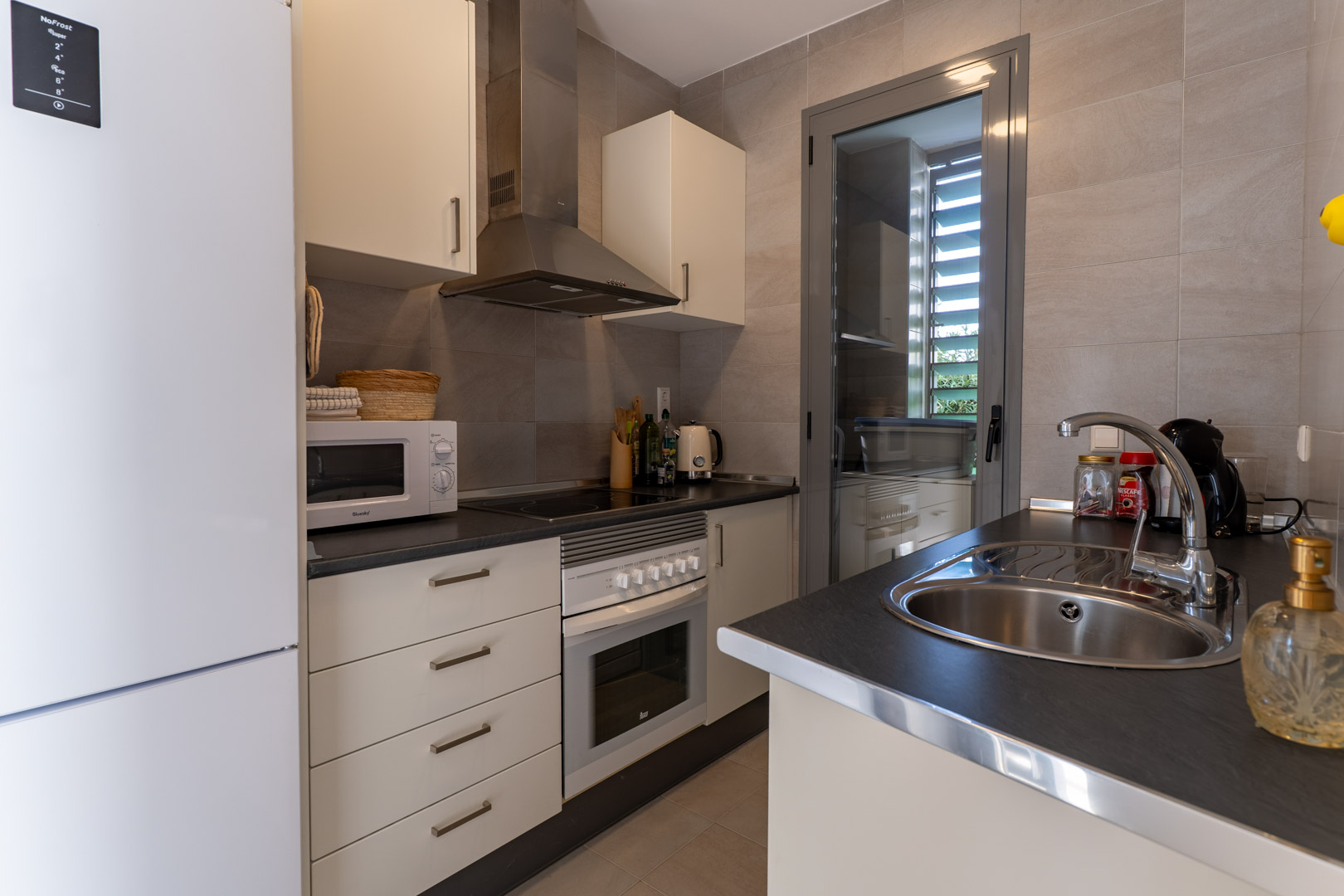 8315VER Apartamento planta baja con jardín privado y cercano a la playa, a la venta en El Vergel.