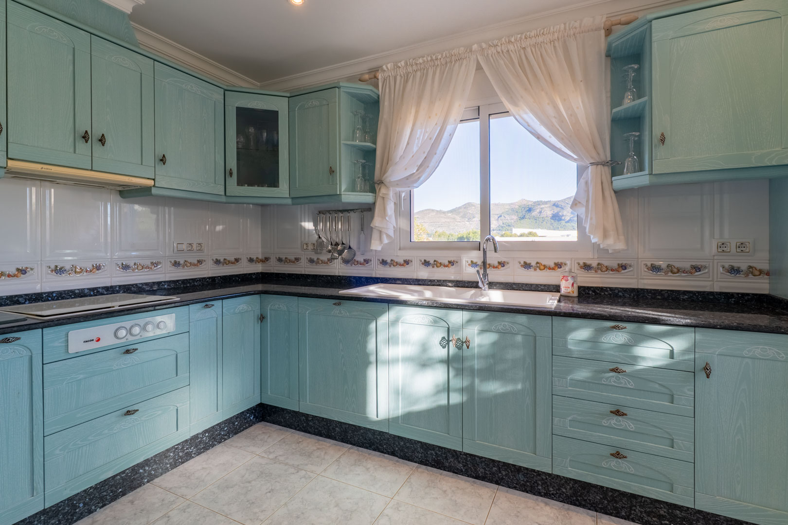 9007JAL Villa de estilo mediterráneo a la venta en Jalón.