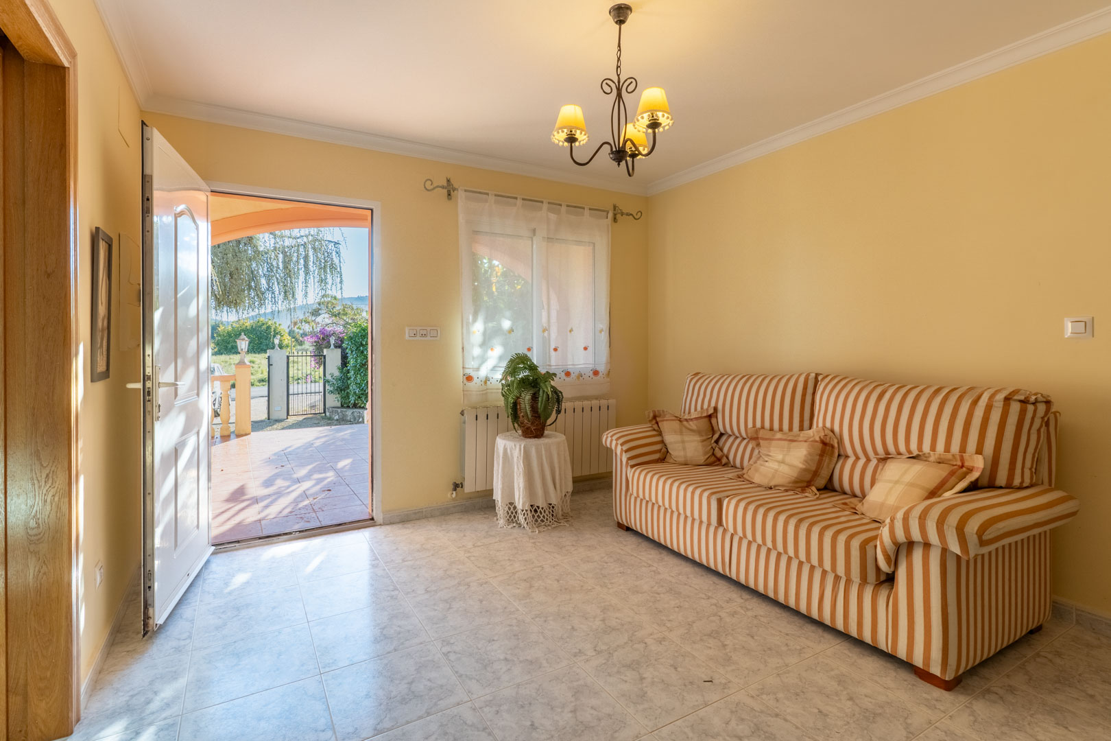 9007JAL Villa de estilo mediterráneo a la venta en Jalón.