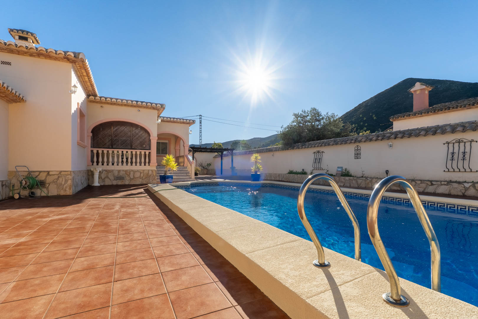 9007JAL Villa de estilo mediterráneo a la venta en Jalón.