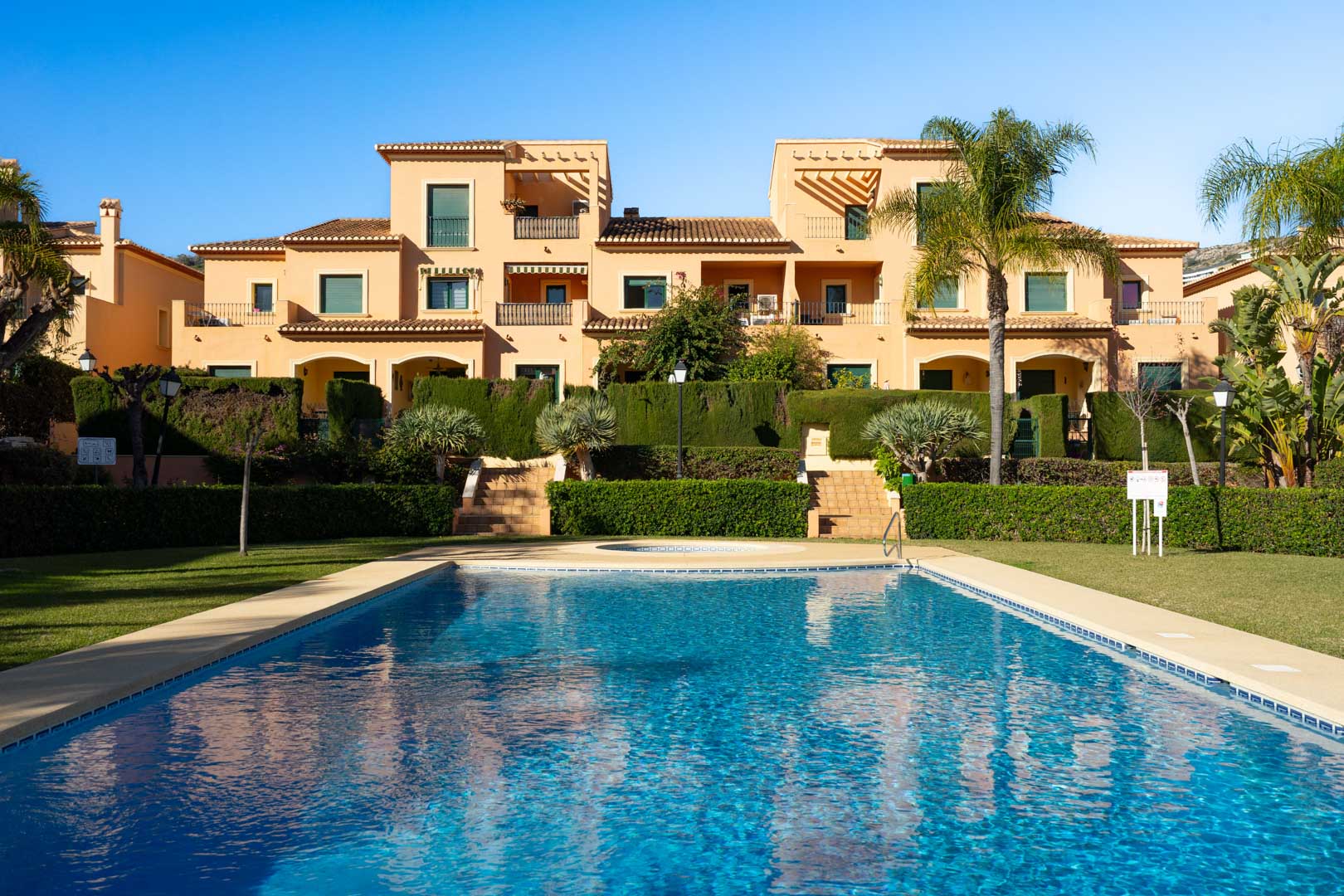 C4XY4619JAV Wohnung in einer Wohnanlage mit Swimmingpool im Hafen von Jávea zu verkaufen