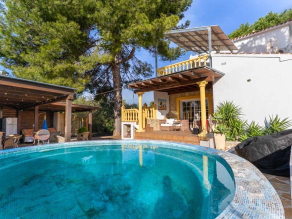 C4XY8326DEN Villa with sea views and close to the beach for sale in Denia.