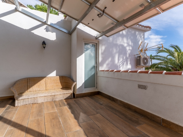 C4XY8326DEN Villa with sea views and close to the beach for sale in Denia.