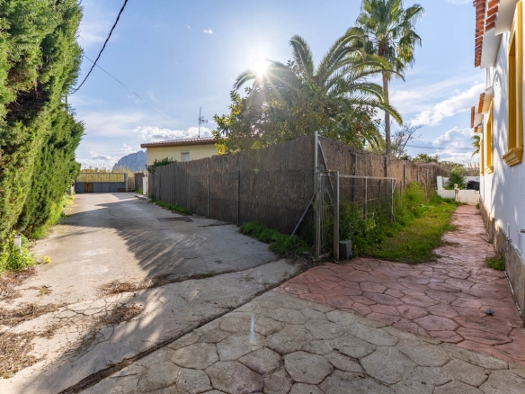C4XY8326DEN Villa with sea views and close to the beach for sale in Denia.