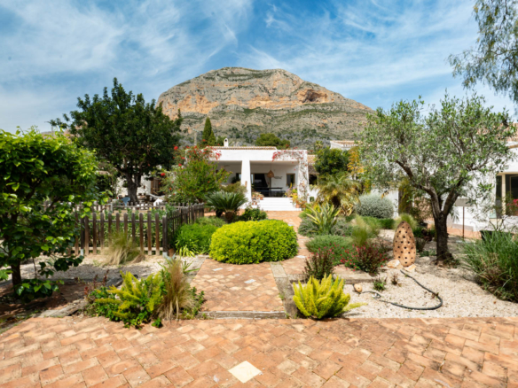 OFFC3XY4639JAV Villa with guesthouse for sale on the Montgó, Jávea